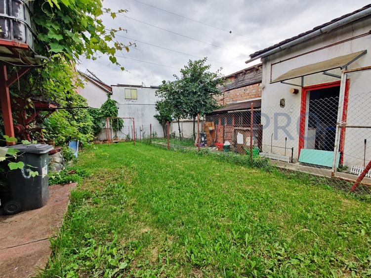 Casă individuală cu 6 camere cu Canalizare în Turnișor
