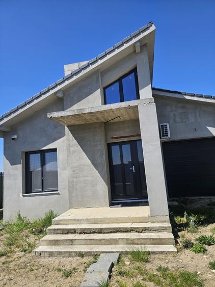 Casă cu 3 camere în Mândruloc
