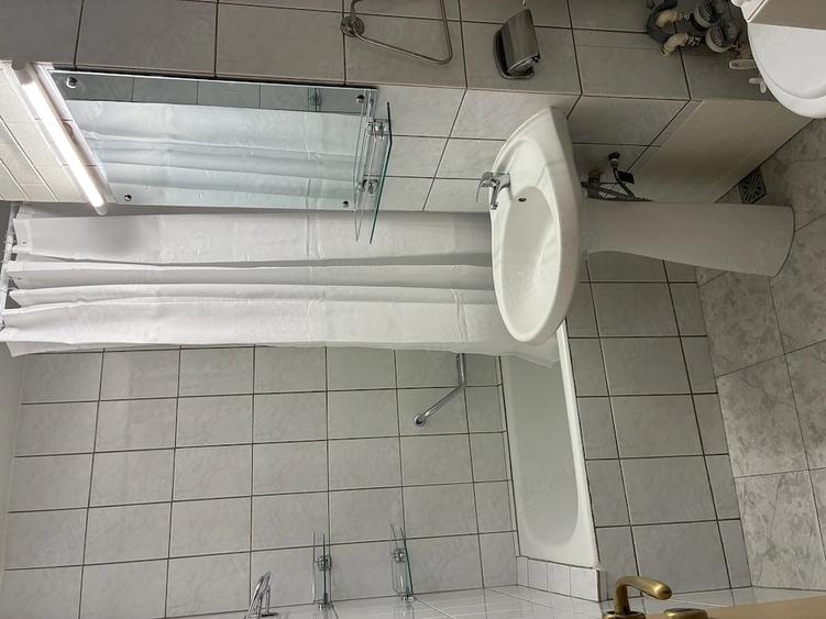 Apartament cu 3 camere decomandat în Bucovina