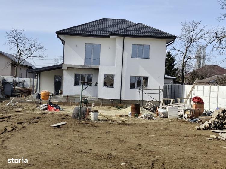 Casă cu 4 camere în Bâcu