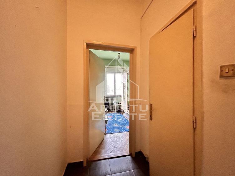 Apartament cu 4 camere decomandat în Central