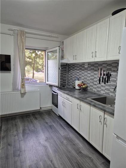 Apartament cu 2 camere semidecomandat, mobilat în Dâmbovița