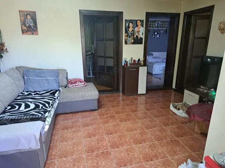 Casă cu 8 camere cu Teren 330 Mp în Central