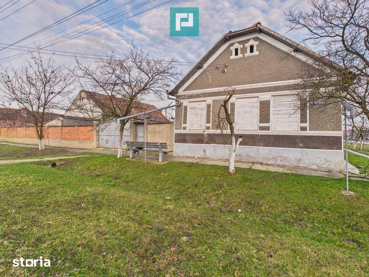 Casă cu 3 camere cu Teren 2800 Mp în Central