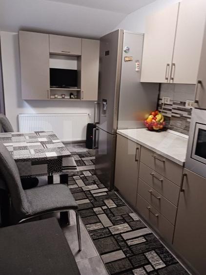 Apartament cu 3 camere semidecomandat, mobilat în Traian