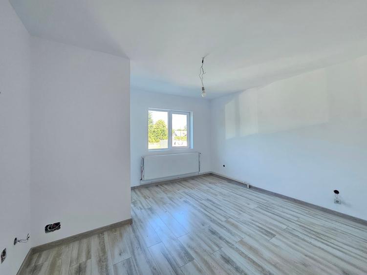 Duplex cu 3 camere cu Canalizare în Exterior Sud