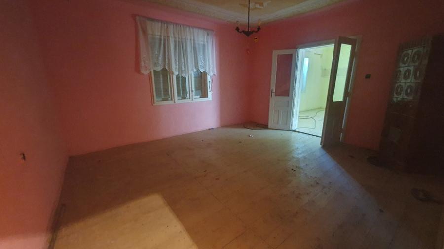 Casă cu 3 camere cu Teren 6674 Mp în Macea