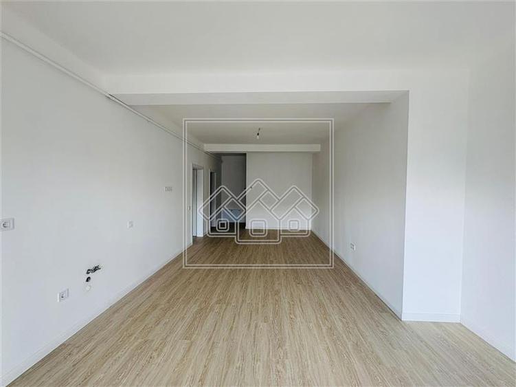 Apartament cu 2 camere decomandat în Exterior Vest