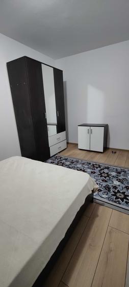 Apartament cu 3 camere semidecomandat în Steaua