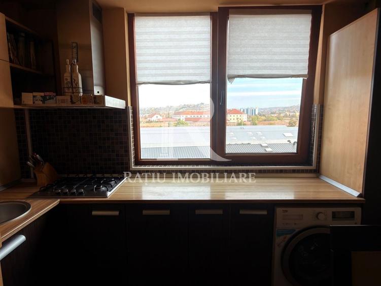 Apartament cu 3 camere decomandat, mobilat în Centru Civic