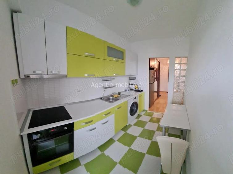 Garsoniera,parcare, Quadra 2, metrou Lujerului sau Petrache Poenaru,Politehnicii, str Fabricii, 26