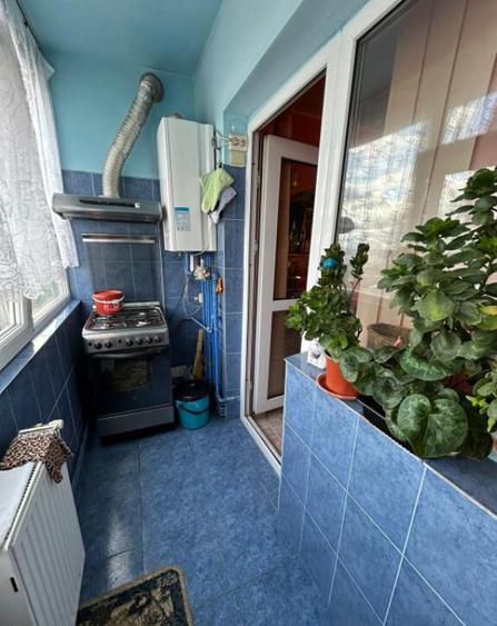 - Apartament 3 camere decomandat, zona Calarasilor. - 12