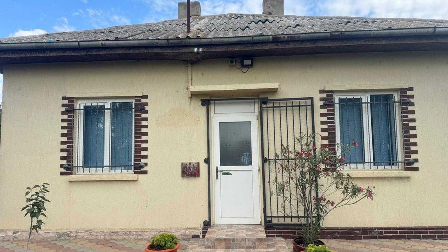 Casa cu pod mansardabil, 20 km de Delta Dunarii - 4