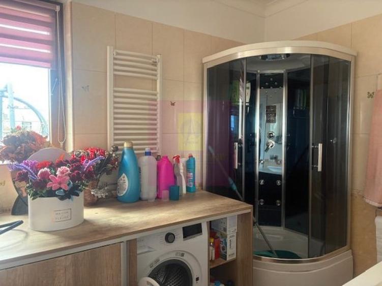 Apartament cu 4 camere decomandat în Titan
