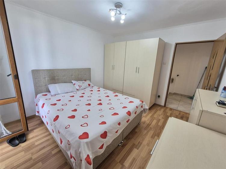 Apartament 3 camere Decomandat - Podu Ros - 1
