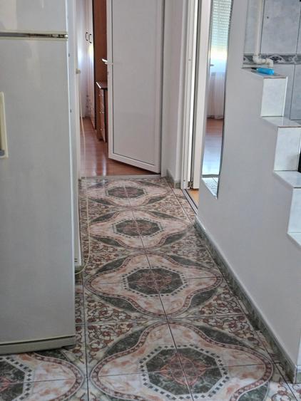 Se inchirieaza in Unirii,aparament cu 3 camere,confort 1,decomandat,etajul 3. - 3