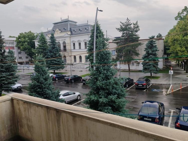 Apartament decomandat cu 2 camere, etaj1/3, Vaslui, Vis-a-vis de Primarie - 1