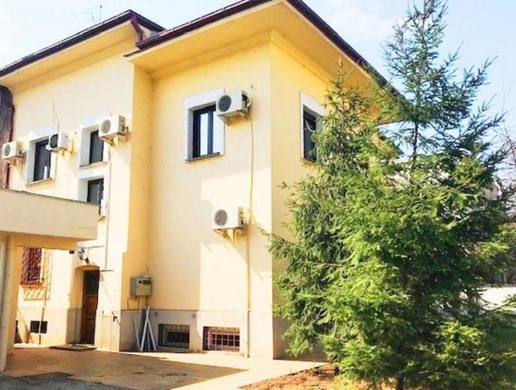 Casă cu 8 camere cu Canalizare în Floreasca