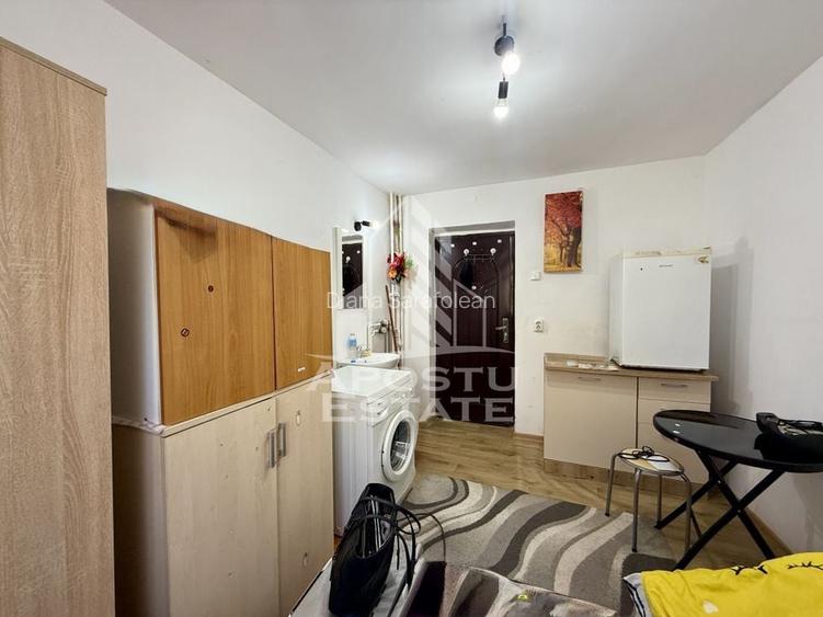 Garsoniera cu baie comuna, etaj 2, zona Take Ionescu