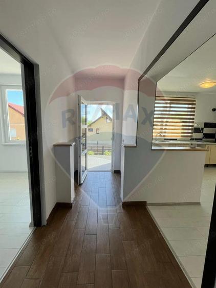 Vila de vanzare langa lac - Medias - 13