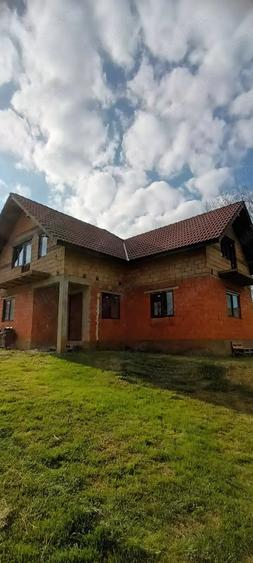 Vand casa cu mansarda la rosu. - 3