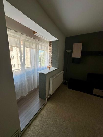 Proprietar Inchiriez Garsoniera Decomandata pe Mihai Viteazu Etaj 3 - 5