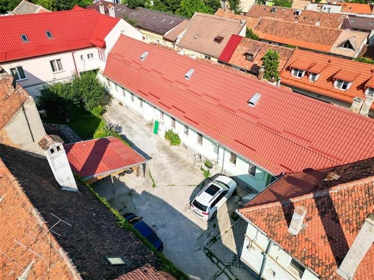 FILM!Apartament 2 camere decomandate, parter, in casa,curte comuna,Central,Braso - 6