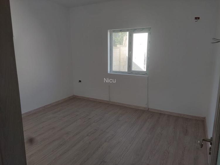 Casă cu 3 camere în Lumina