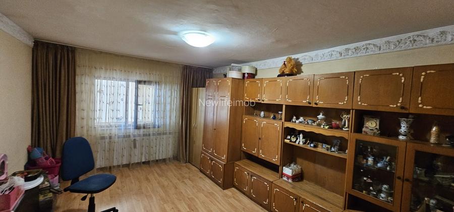 Apartamen 2 camere , parter cu balcon / Far