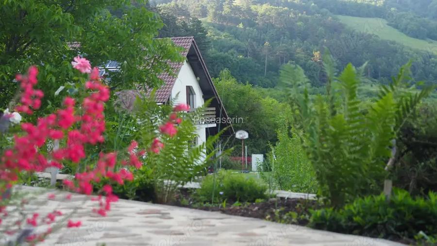 Casa in Sanpetru, la Poalele Dealului Lempes, teren 500 mp Casa in Sanpetru, la Poalele Dealului Lempes, teren 500 mp