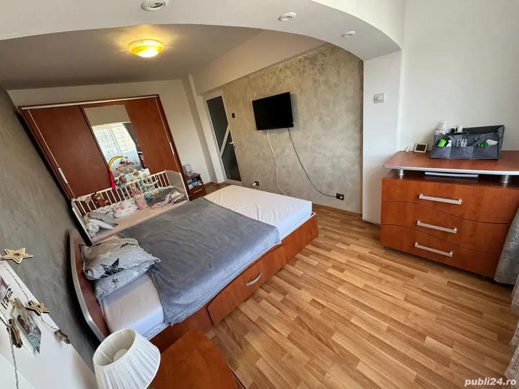 Apartament cu 4 camere decomandat în Central