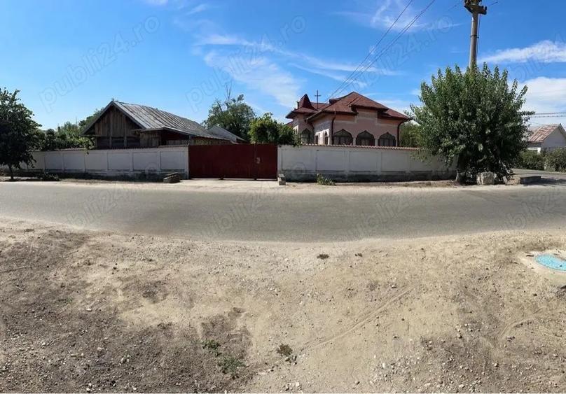 Gospodarie completa la 10km de Caracal - 2 case ?i 2000mp teren - 4