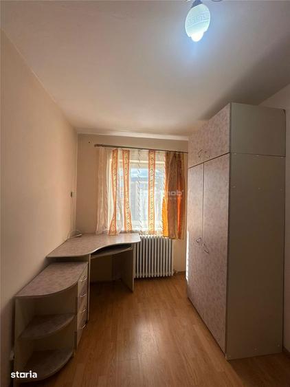 Apartament decomandat cu 3 camere, zona Cetate - 1