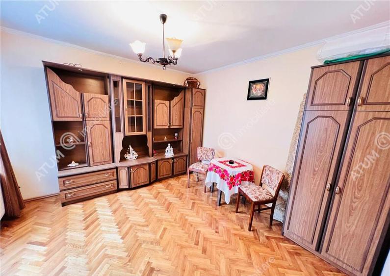Casa de 3 camere cu pivnita si teren situata in zona Lupeni - 4