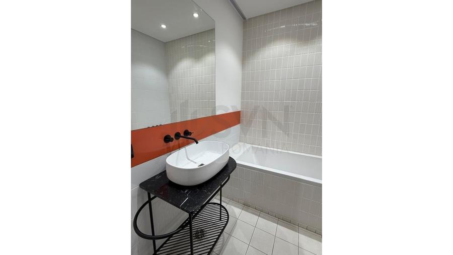 Apartament cu 3 camere semidecomandat în Floreasca