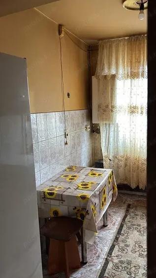 Se vinde 2 camere - 1
