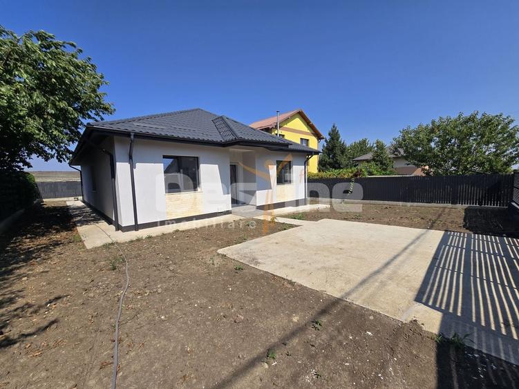 Casă individuală cu 4 camere cu Canalizare în Breazu