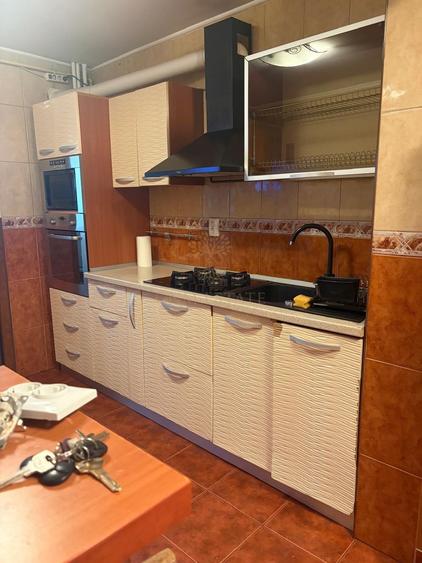 Apartament cu 3 camere semidecomandat, mobilat în Crângași
