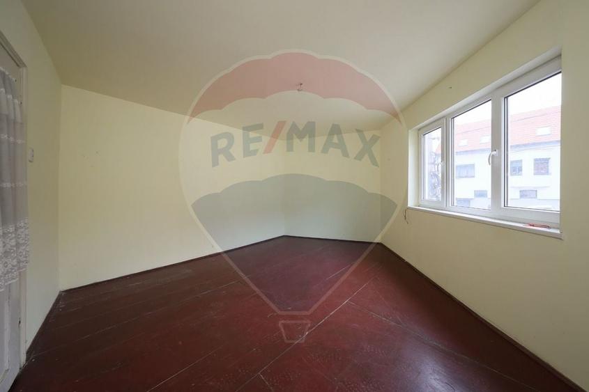 Corp de casa cu 2 studiouri independente, ideal pentru regim hotelier - 15