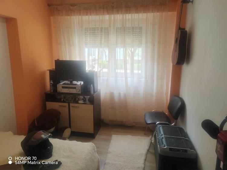 Apartament cu 3 camere decomandate de vanzare parter zona Nord, strada Calugareni - 5