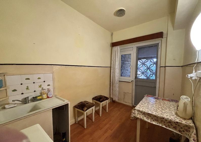 Apartament 3 camere / Decomandat / 70 m2 / Etaj 3 / Proprietar - 9