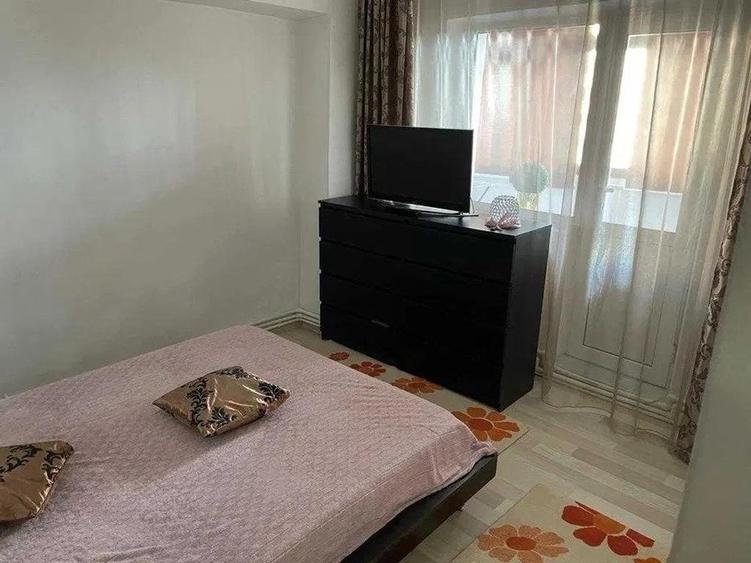 Apartament 4 camere, decomandat, etajul 2/8, zona Cug - 2