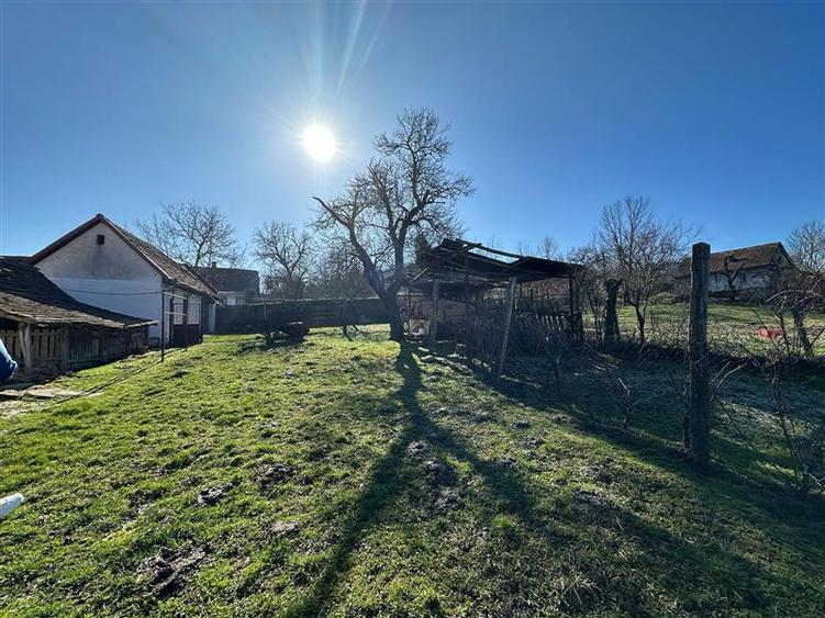 Casa Solida, pentru Familie extinsa,  cu Gradina si Teren, Doclin - 27