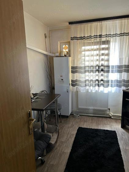 Vand apartament 2 camere decomandat gavana 3 - 4