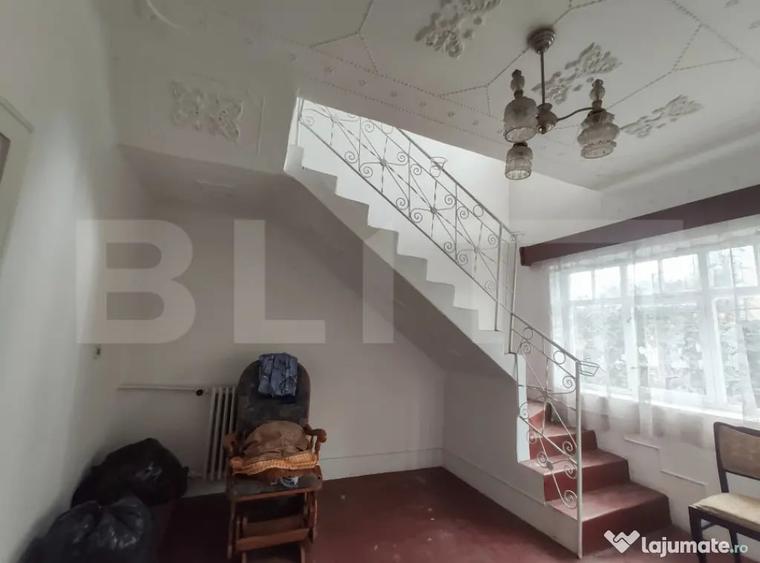 Casă cu 4 camere cu Teren 1100 Mp în Central