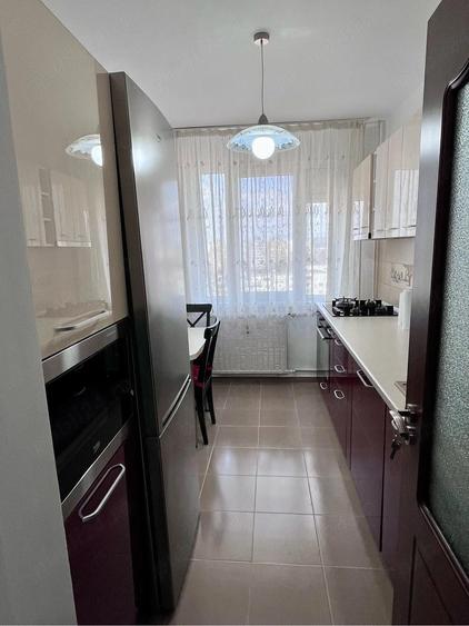 2 camere de inchiriat| decomandat| metrou 1 decembrie - 3