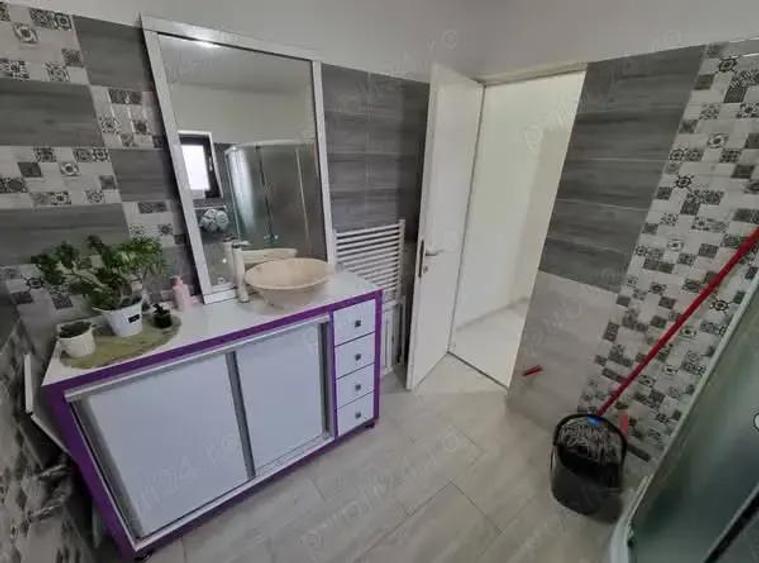 A 35 Proprietarul vinde casa amenajata ,mobilata ,utilata ,nou , Margineni Bacau, 90 mp cu teren - 18