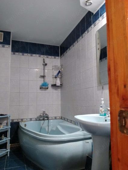 Inchiriez apartament trei camere decomandat, Bd 1Decembrie 1918,et.4 7 - 4