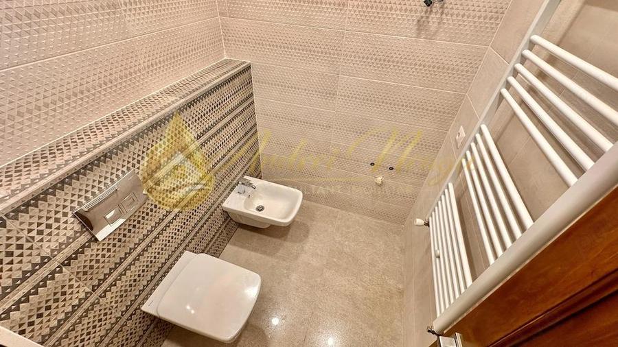 4 camere decomandate, 2 bai , 3 balcoane Stefan cel Mare Bacau etaj 3 din 4 - 1