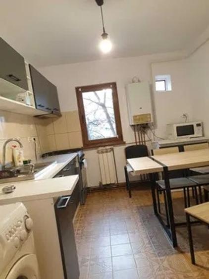 Apartament cu 4 camere, decomandat, zona Mircea Cel Batran - 2